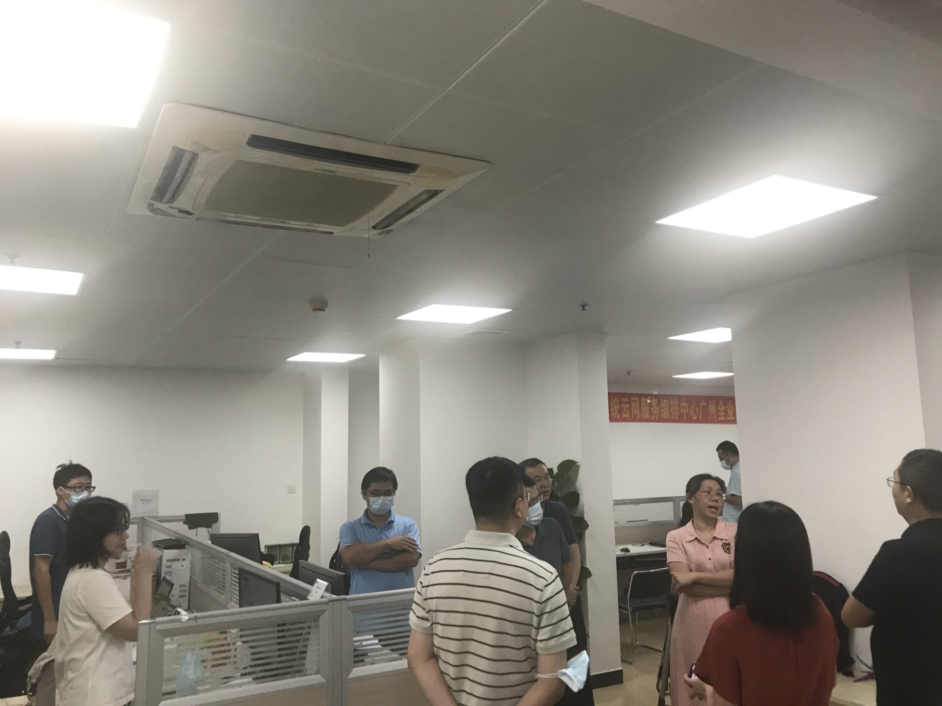 20210716_云网编排广州全业务正式上线_现场讨论01.jpg